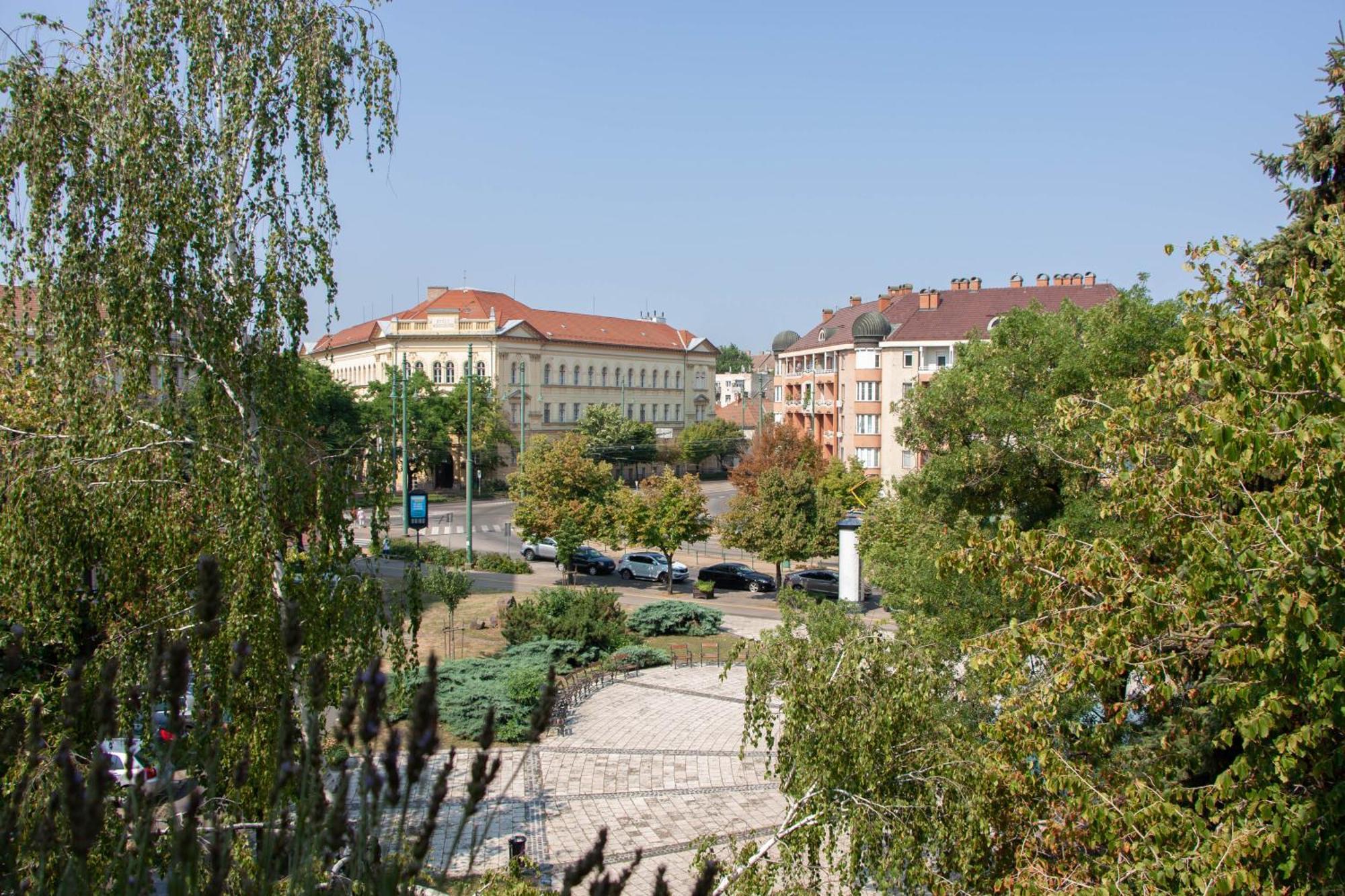 Aquarius Apartman Szeged Buitenkant foto